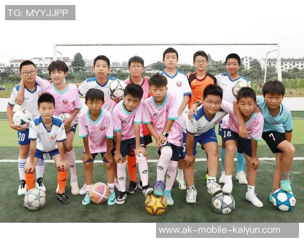 足球精神在绿茵场上的坚持与团结的力量探讨